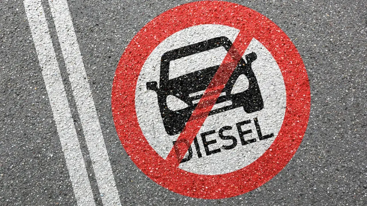 Diesel czy benzyna 2026? Oszczędź na lata: koszty, SCT i regulacje!