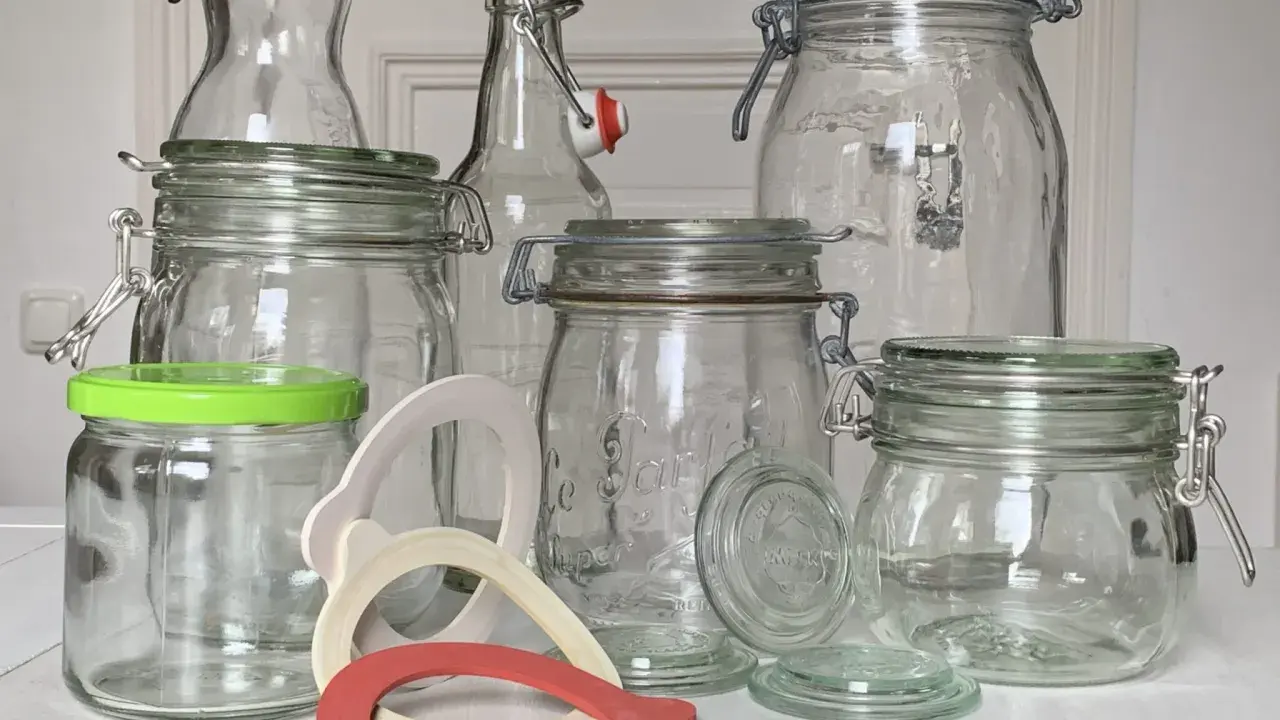 Verschiedene Glasbehälter und Dichtungsringe, ideal zum selber machen von Gewichte zum fermentieren.