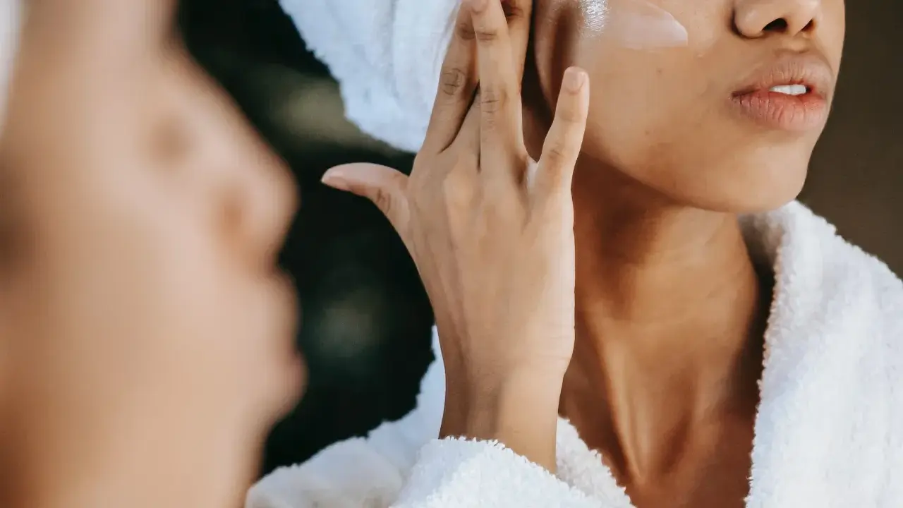 Rewitalizujące serum Avon z Protinolem™: Czy cofa czas?