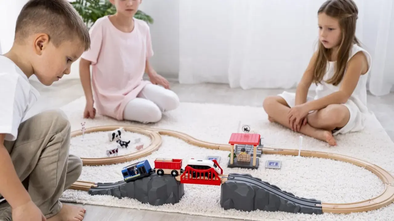 Pociąg-zabawka: jak wybrać idealny model dla dziecka? Poradnik