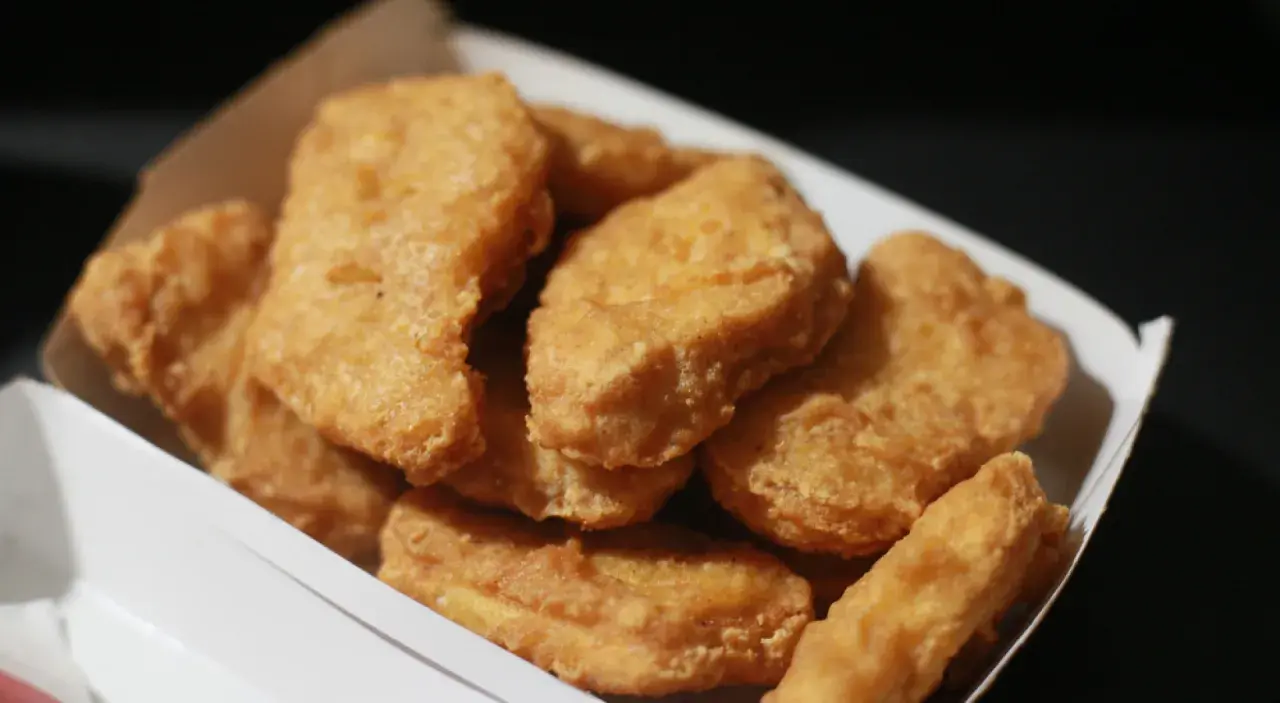Z czego są Nuggetsy McDonald's? Prawda o składzie i bez MOM!