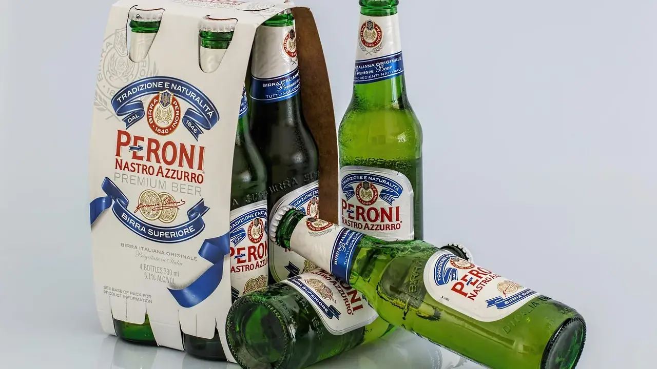 Alkohol w Ryanair: Ile i jak przewieźć? Uniknij problemów!