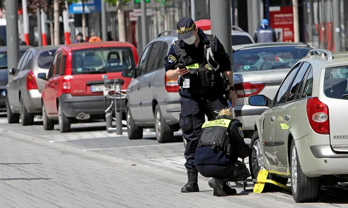 Parkowanie na osiedlu: Mandat od straży? Poznaj swoje prawa!