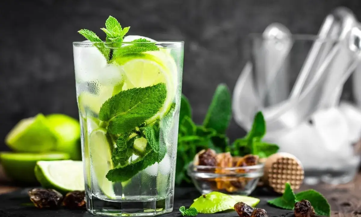 Drinki z rumem w domu: Proste przepisy i porady eksperta!