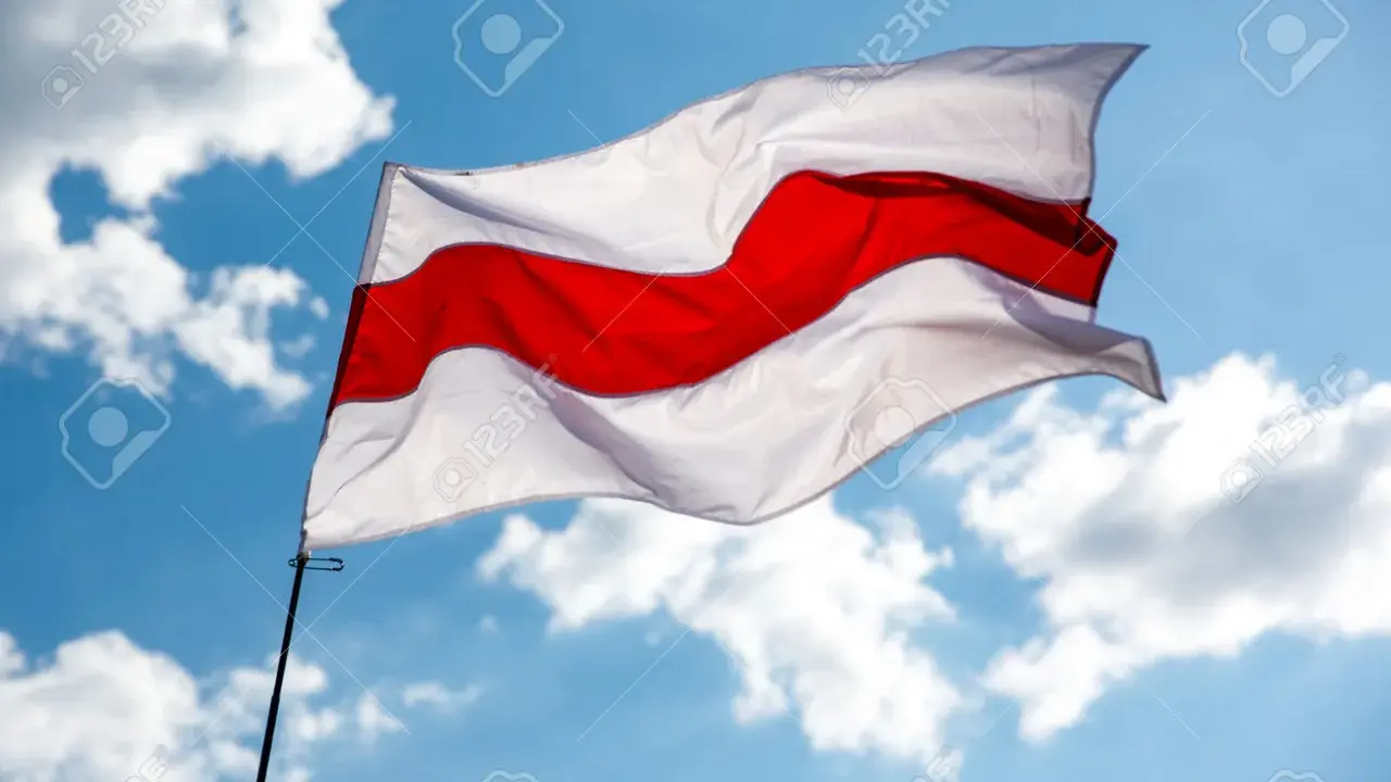 Flaga Białorusi: Czerwono-zielona czy biało-czerwono-biała?