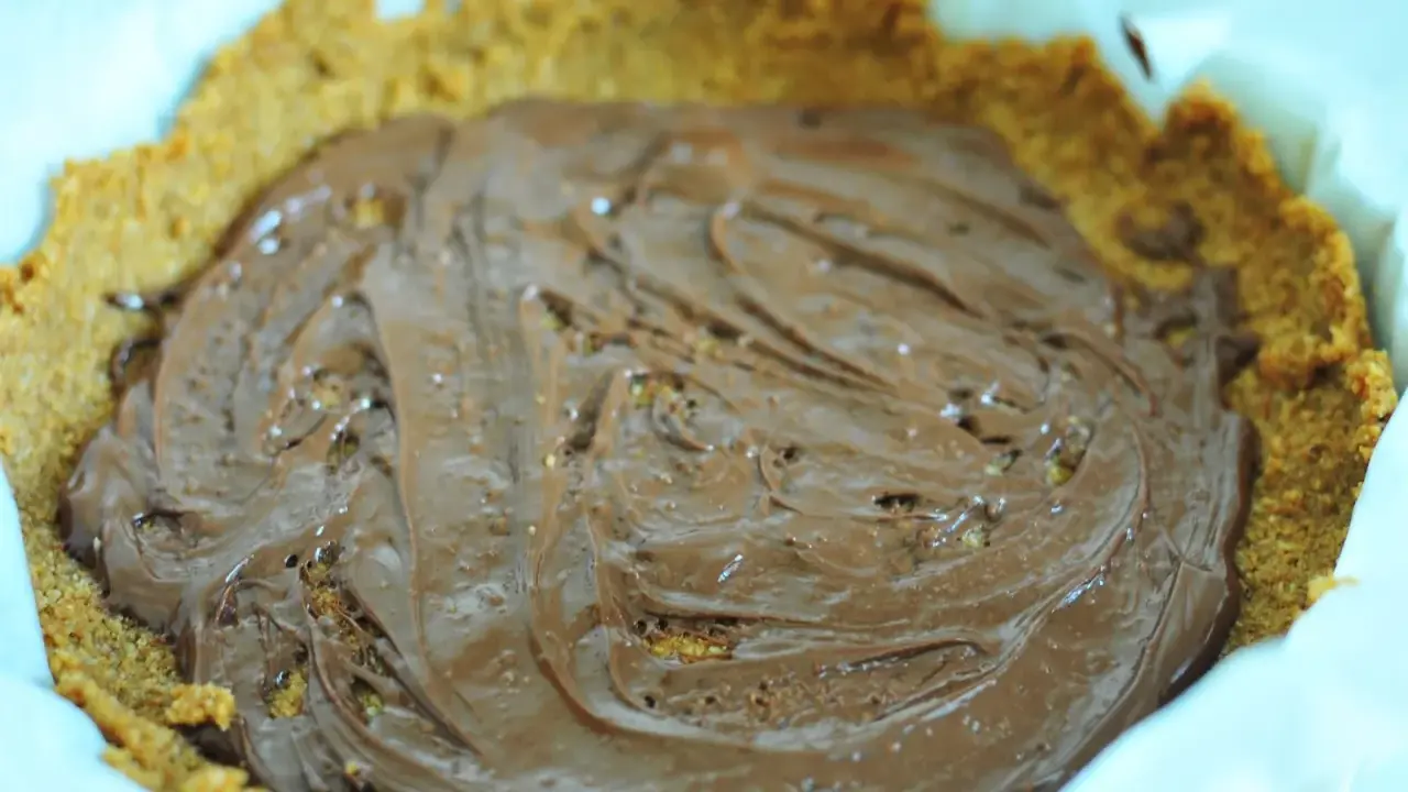 Pyszne ciasto z nutellą i mascarpone na kruchym spodzie z sucharków. Idealne na deser!
