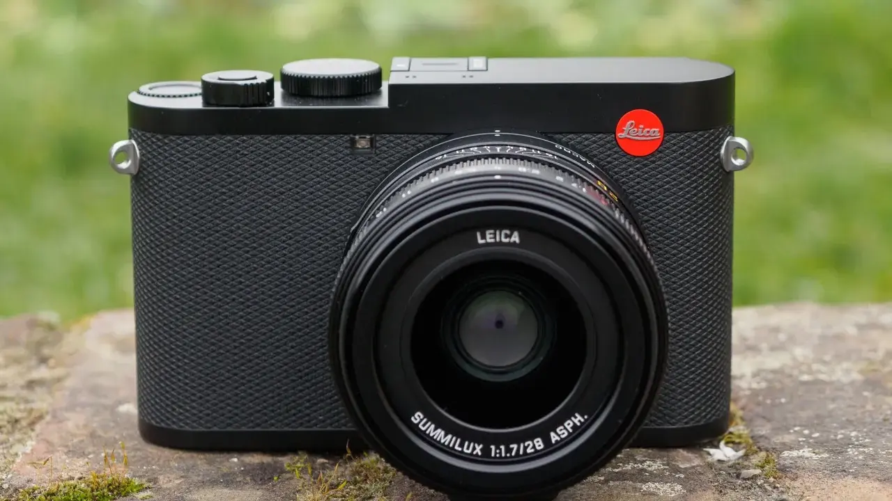 Leica Q2, un gioiello di design e tecnologia. Il suo prezzo riflette la qualità eccezionale.