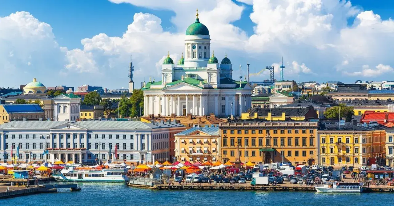 Helsinki atrakcje: Katedra Uspieńska i tętniący życiem targ nad wodą.