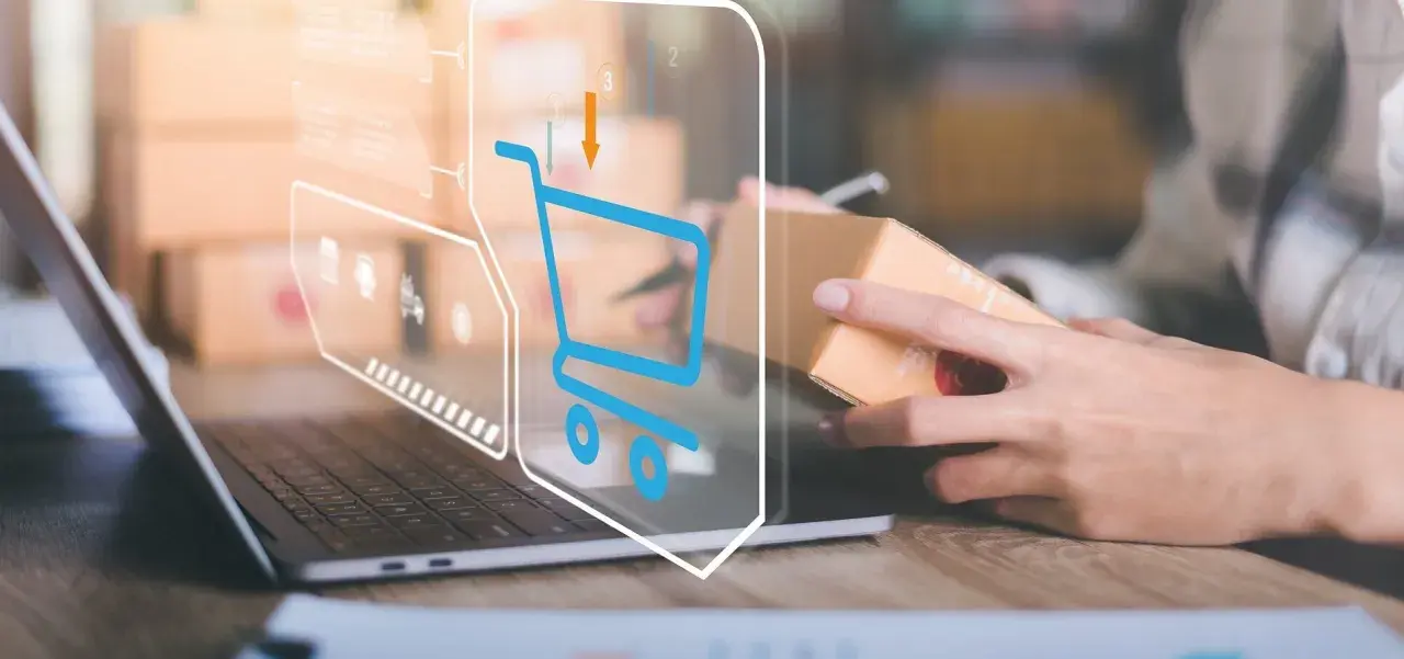 Wizualizacja procesu sprzedaży online. Widoczny laptop, ręce trzymające paczkę i ikony koszyka. To pokazuje, jak działa Baselinker.