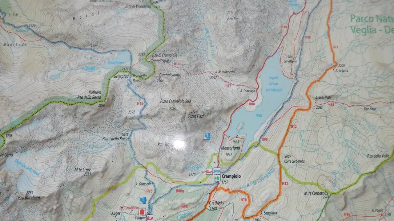 Mappa escursionistica dell'Alpe Devero con sentieri segnati e quote.