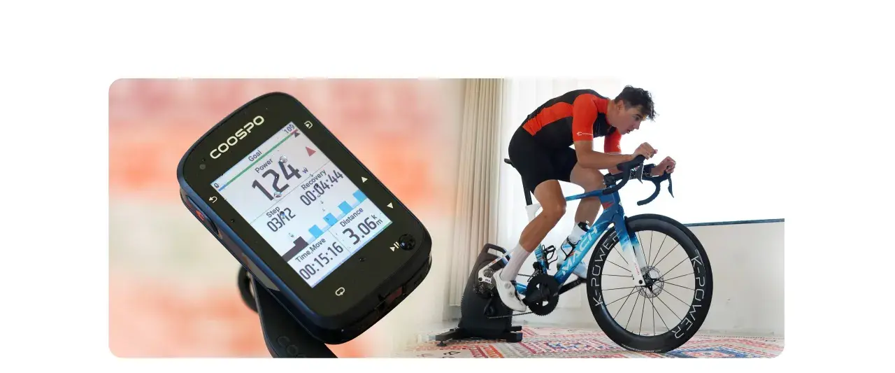 Ciclista su rulli, computer di bordo mostra dati allenamento. Impara come calcolare la velocità media con questi strumenti.
