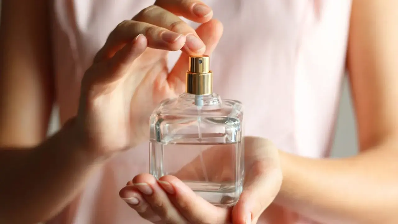 Perfumy na co dzień: Sekrety wyboru i aplikacji. Pachnij subtelnie!