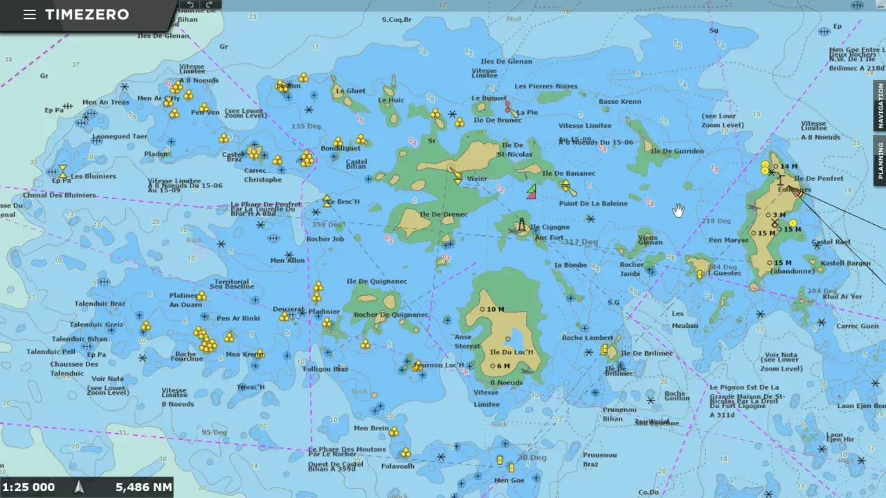 Carte de cartographie marine détaillée de la région des Glénan, montrant îles, rochers, profondeurs et voies de navigation.