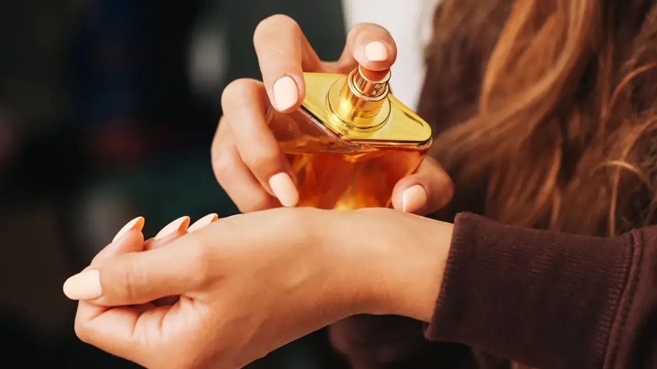 Perfumy na cały dzień? Poznaj sekrety trwałości i aplikacji