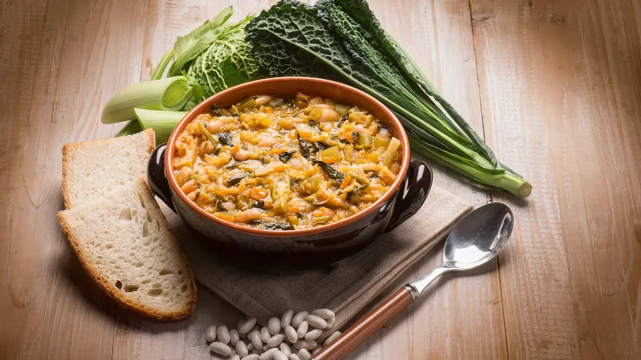 Minestra di Pane: Ricetta Autentica e Segreti della Ribollita