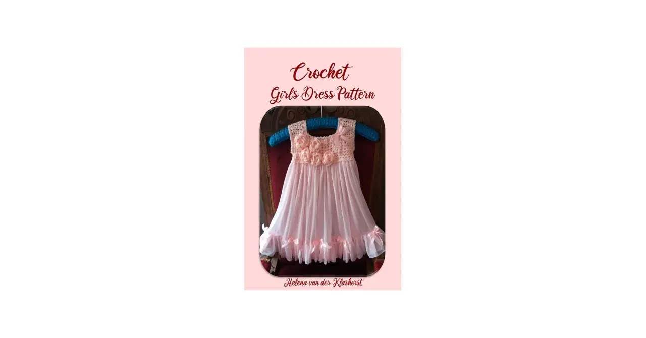 Patrones de vestidos de ganchillo y tela para niña. Un vestido rosa pálido con corpiño de ganchillo y falda de gasa, adornado con flores y lazos.