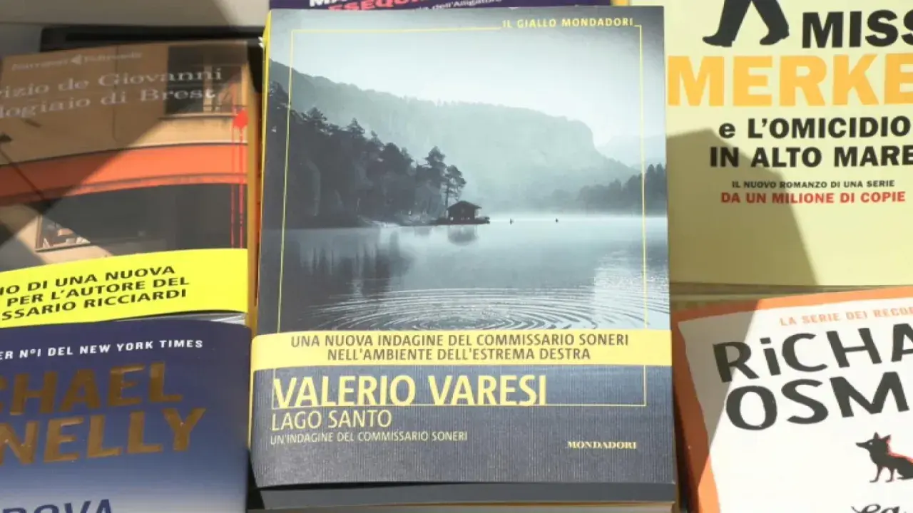 Copertina del libro "Lago Santo" di Valerio Varesi, una nuova indagine del commissario Soneri. Cronologia di gialli.