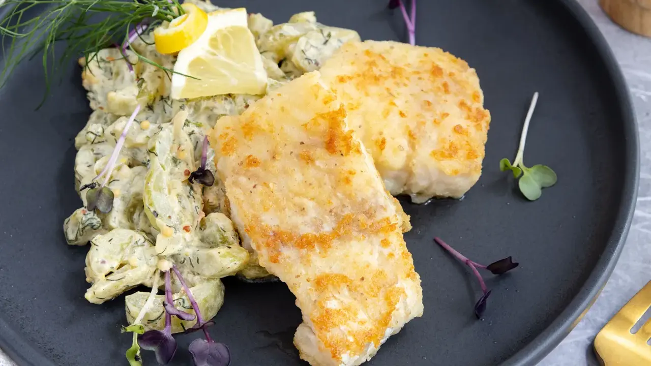 Gebratener Kabeljau mit Kartoffelsalat und Dill. Perfekt gebraten, wie lange? Ein Genuss!
