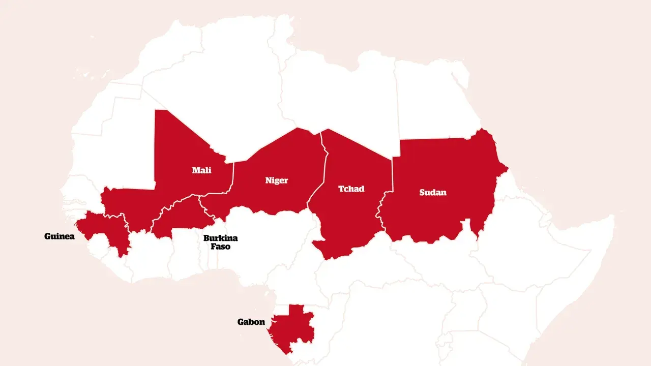 Karta över Afrika med röda områden som markerar länder som Mali, Niger, Tchad, Sudan, Guinea, Burkina Faso och Gabon. Dessa länder kan vara bland de varmaste i världen.