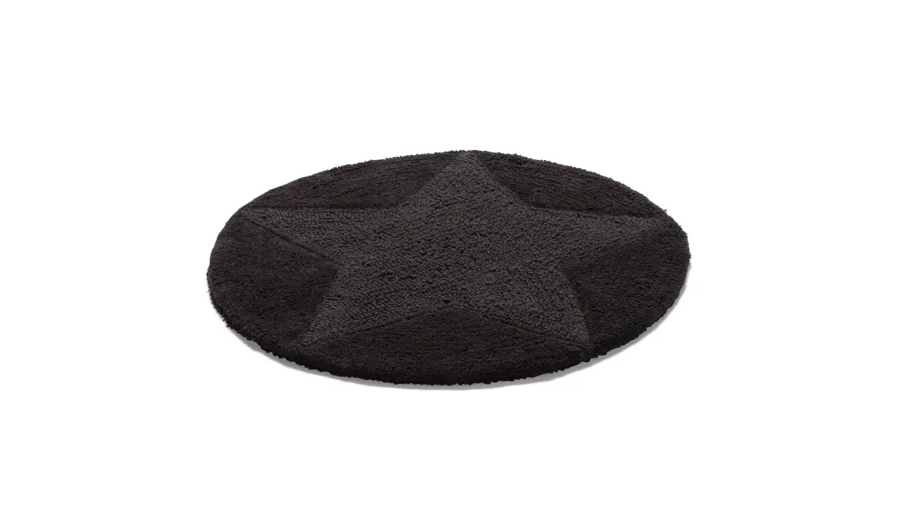 En mjuk, mörk badrumsmatta rund 120 cm med ett stilrent stjärnmönster. Perfekt för att ge ditt badrum en mysig känsla.