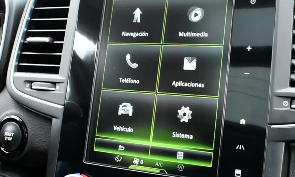 Pantalla táctil de coche con menú: Navegación, Multimedia, Teléfono, Aplicaciones, Vehículo, Sistema. Ideal para actualizar r link 2.