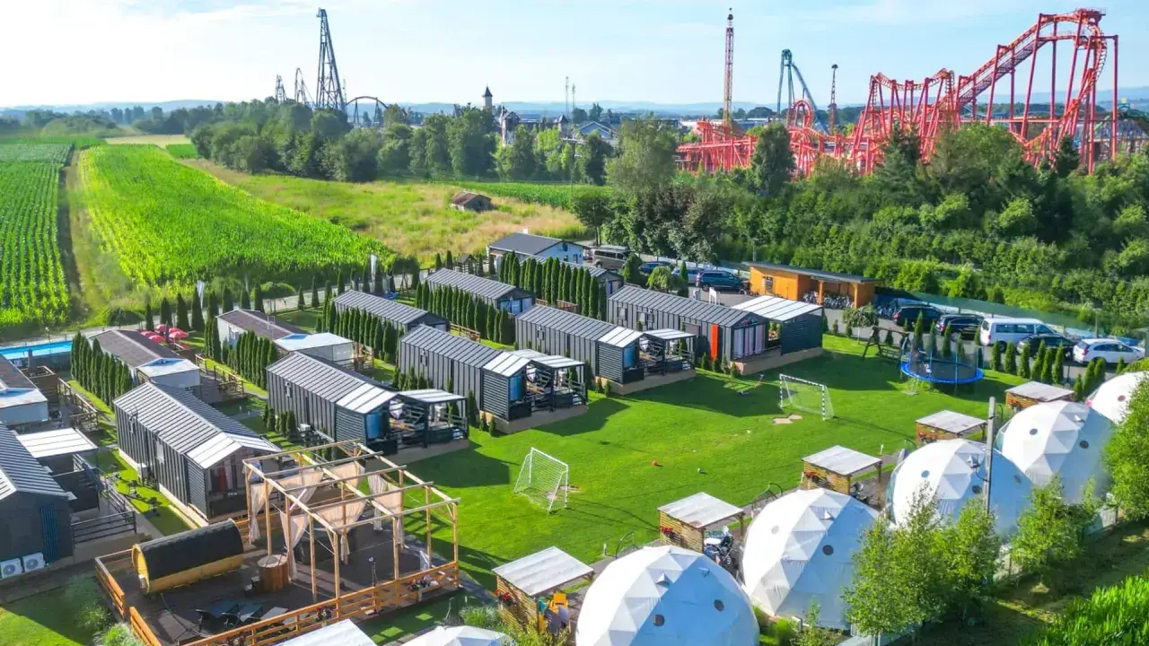 Nocleg Energylandia: Ile kosztuje? Sprawdź, jak nie przepłacić!