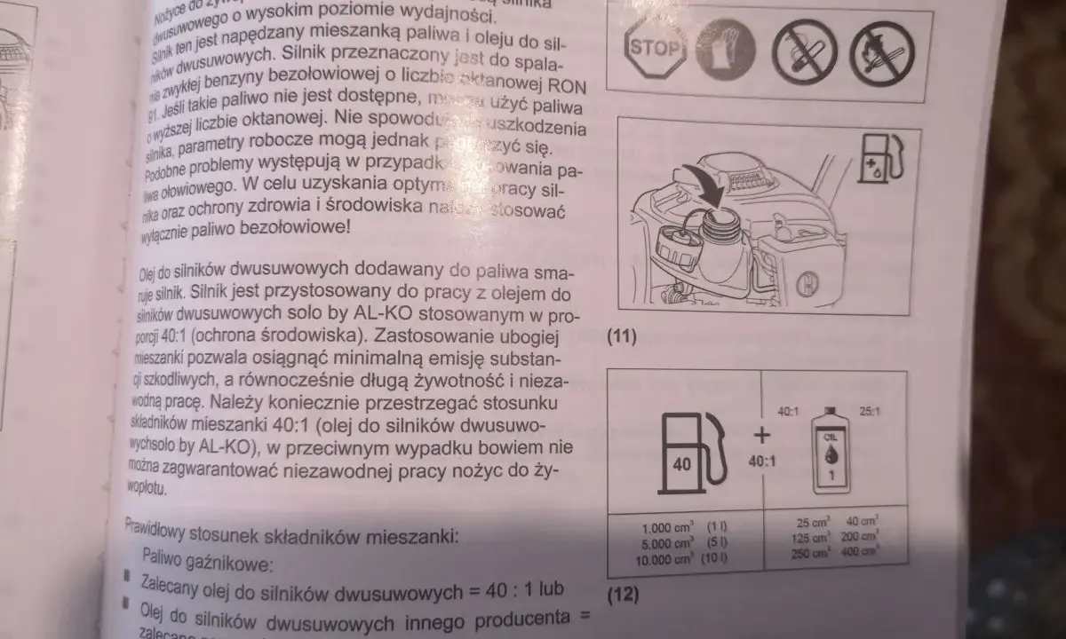 Jaka mieszanka do kosy spalinowej? Instrukcja podaje proporcje 40:1 dla oleju AL-KO lub 25:1 dla innych olejów dwusuwowych.