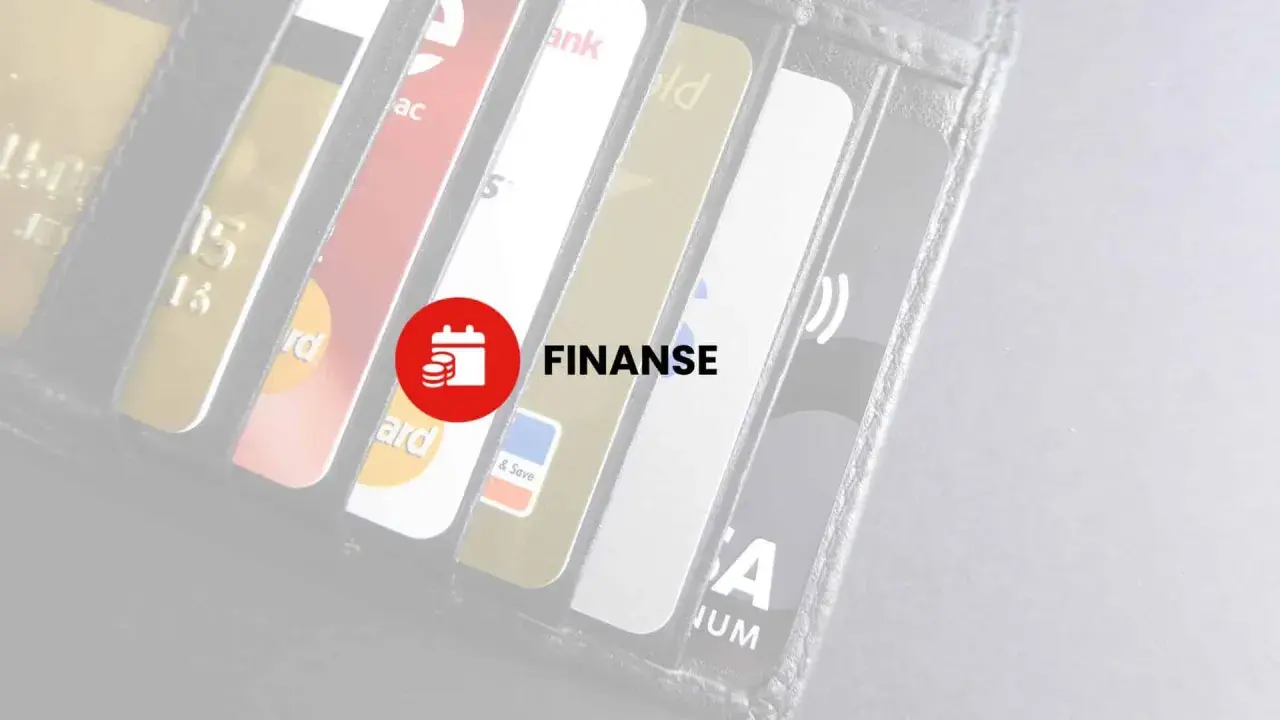 Portfel z kartami kredytowymi. Zrozum, jak karta kredytowa wpływa na zdolność kredytową i Twoje finanse.