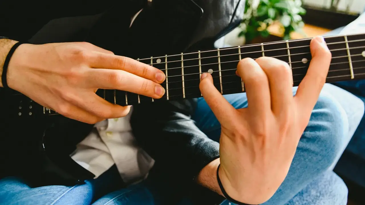 Ile akordów na gitarze musisz znać? 8 otworzy Ci tysiące piosenek!