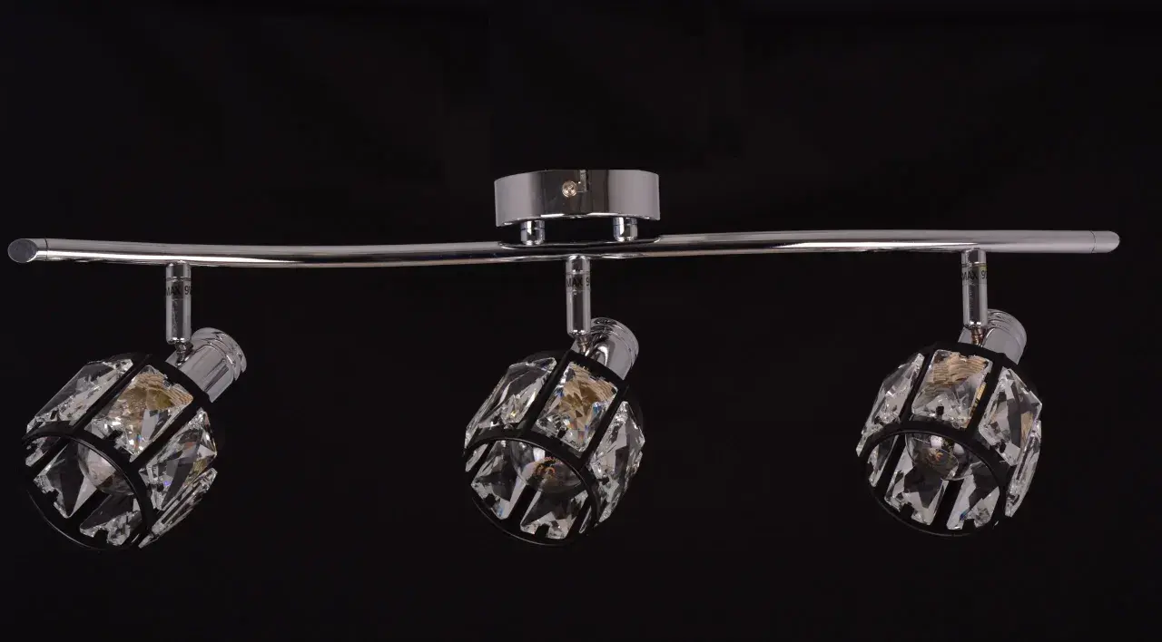 Elegancka lampa czarna z kryształkami, która rozświetli każde wnętrze blaskiem.