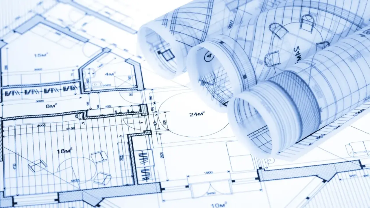 Zrolowane rysunki techniczne z planami architektonicznymi i wymiarami.