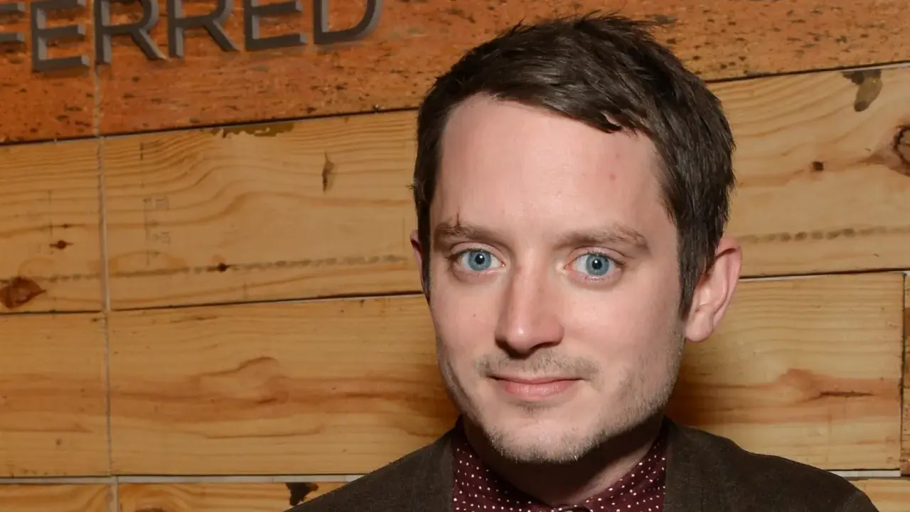 Elijah Wood med sina blå ögon, en skådespelare känd från många filmer.