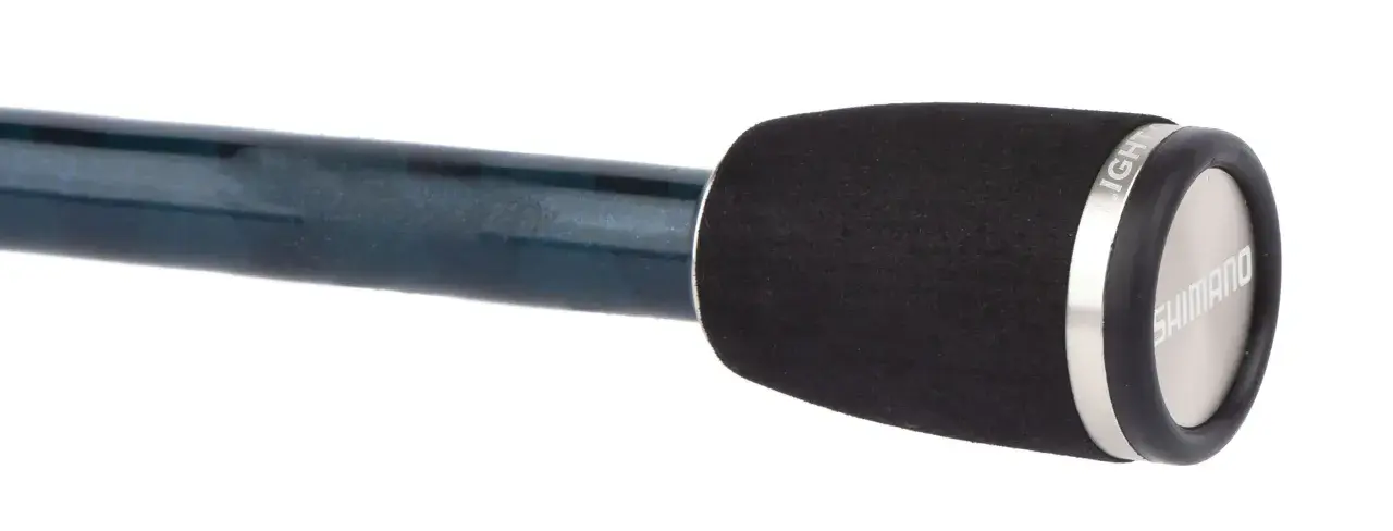 Granatowy, błyszczący **soare** wędki Shimano z czarnym, miękkim uchwytem i metalowym zakończeniem.