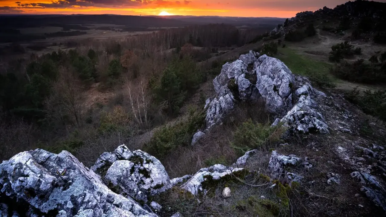 Góry Świętokrzyskie: Odkryj najstarsze góry Polski! Przewodnik