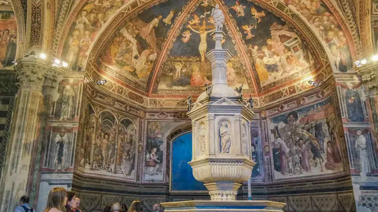 Pulpito rinascimentale e affreschi nella Cappella del Duomo di Siena, un must per chi visita cosa vedere a Siena e dintorni in 3 giorni.