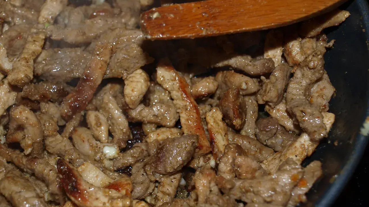 Domowy gyros z szynki: przepis na soczyste mięso. Czy to możliwe?