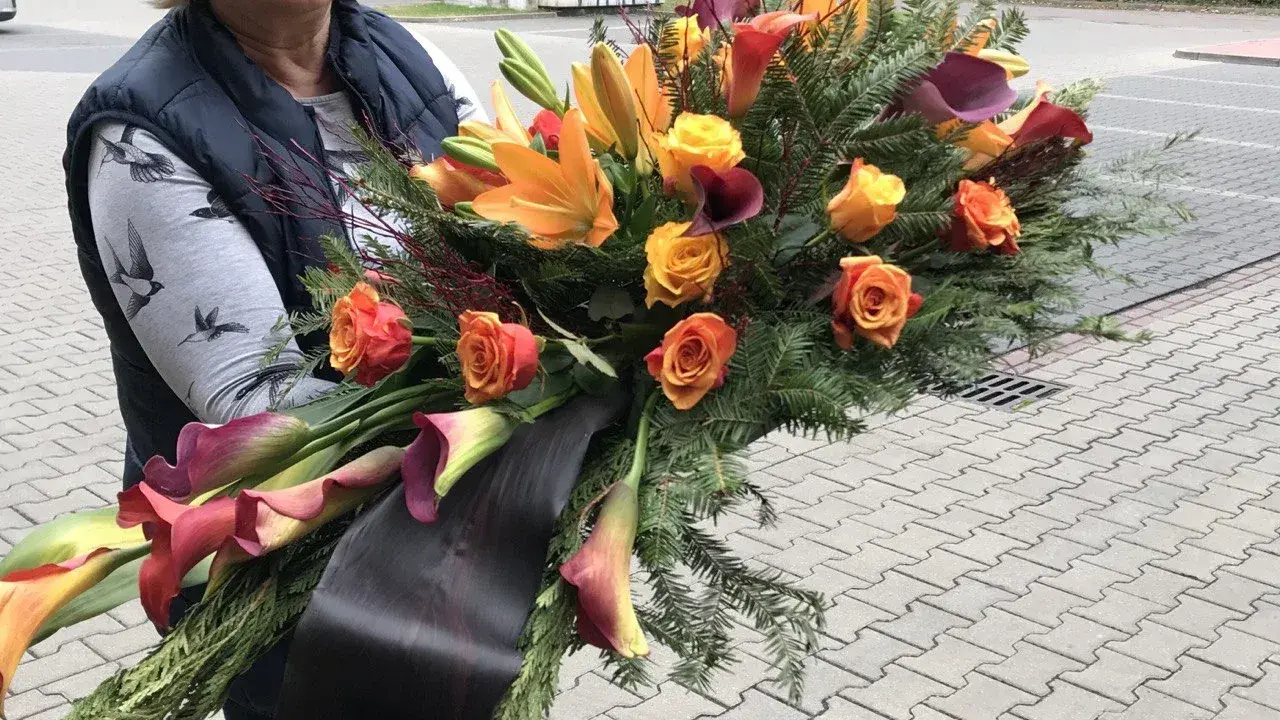 Co zamiast wieńca pogrzebowego? Wybierz trwałą pamięć