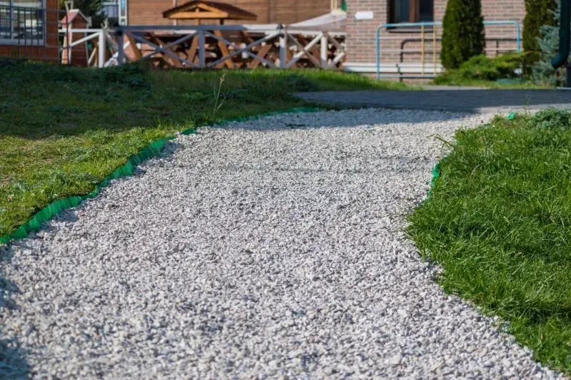 Podjazd: Wybierz materiał, poznaj koszty i uniknij błędów!