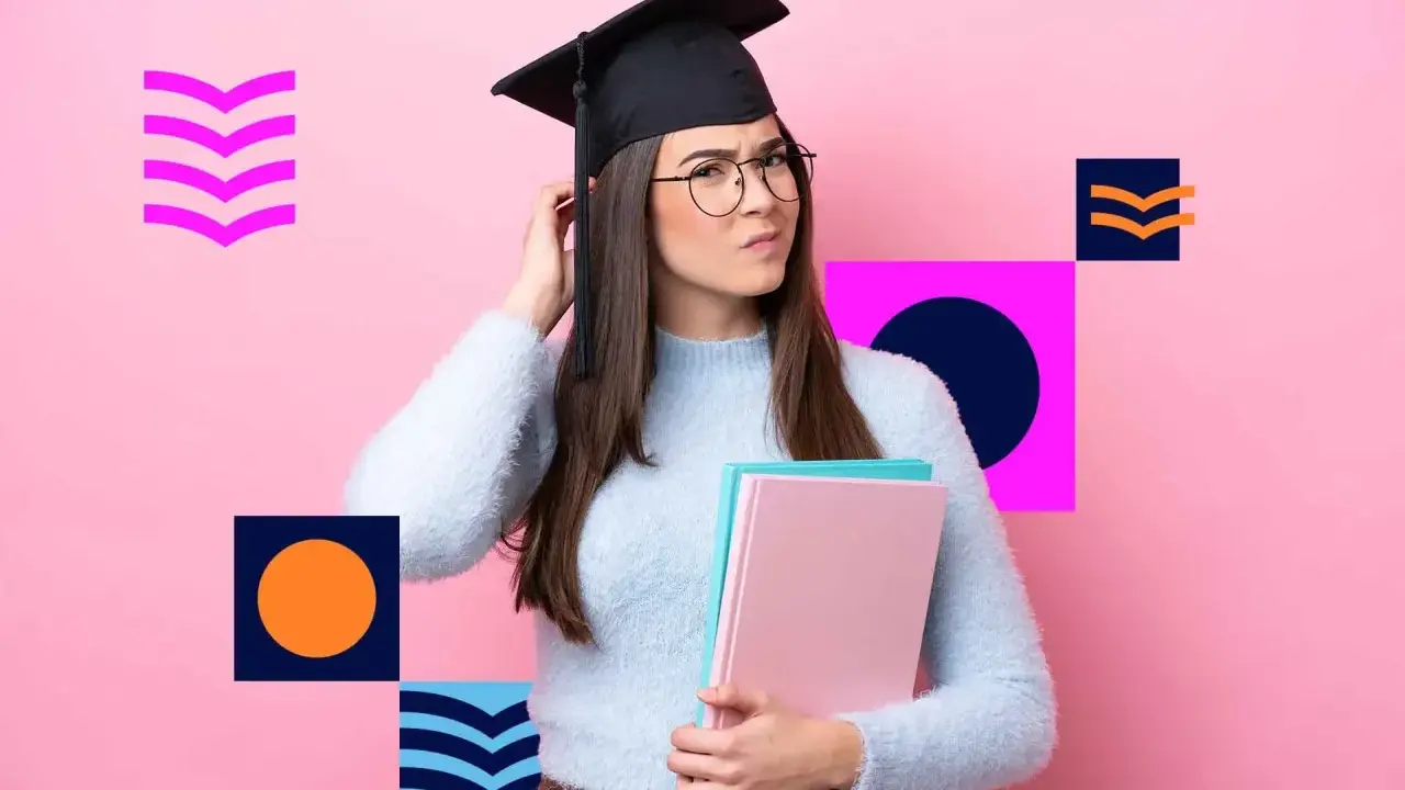 Studentka w togi zastanawia się, ile trwa sesja na studiach. Trzyma książki, a tło zdobią geometryczne kształty.