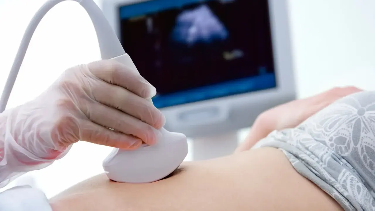 Ecografia per la diagnosi prenatale, utile per identificare la sindrome di Edwards e altre anomalie.