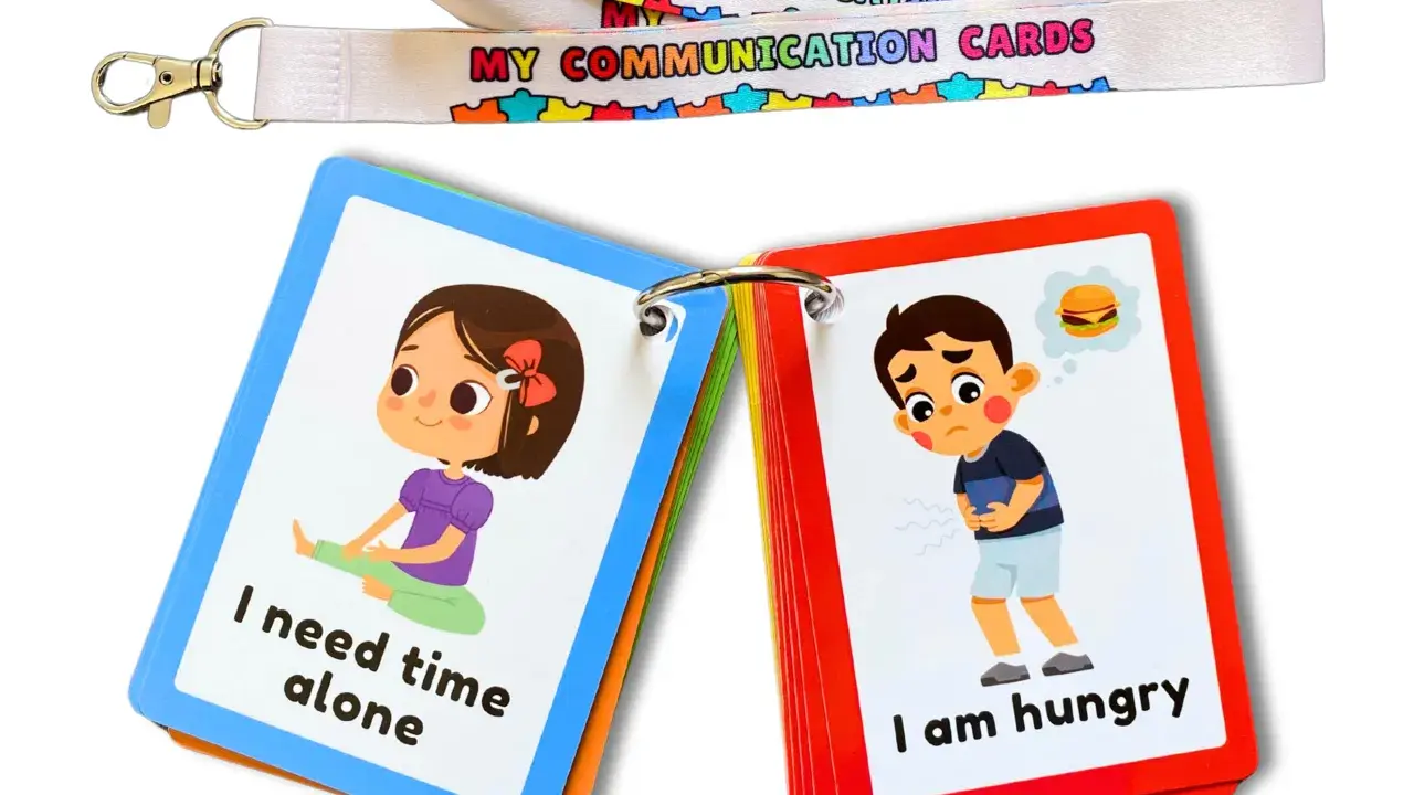 Carte per comunicare bisogni, utili per un bambino autistico non verbale. Mostrano "I need time alone" e "I am hungry".