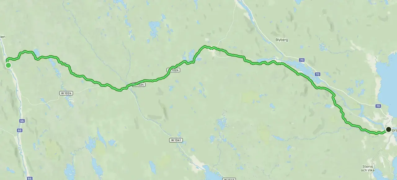 Karta över vasaloppsspåret som slingrar sig genom Dalarnas landskap, förbi sjöar och vägar som 70 och 1024.