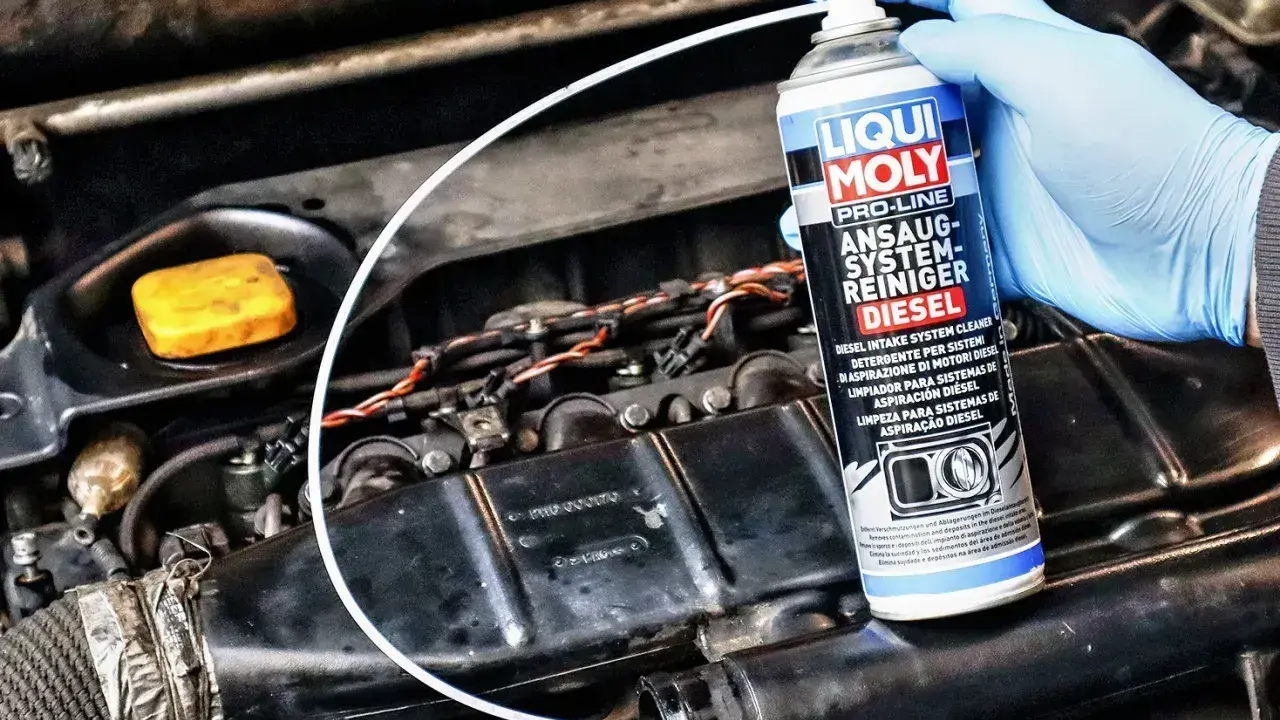 Czyszczenie układu dolotowego silnika diesla. Preparat Liqui Moly usuwa nagar, poprawiając pracę zaworu EGR.