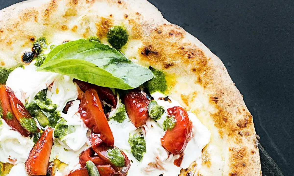 Która pizza ma najmniej kalorii? Ranking i porady eksperta!