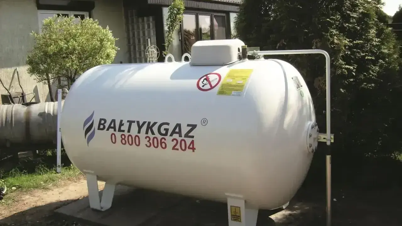 Zbiornik na gaz 2700 litrów od Bałtykgaz. Ile wystarcza? Zależy od zużycia, ale to spora pojemność dla domu.