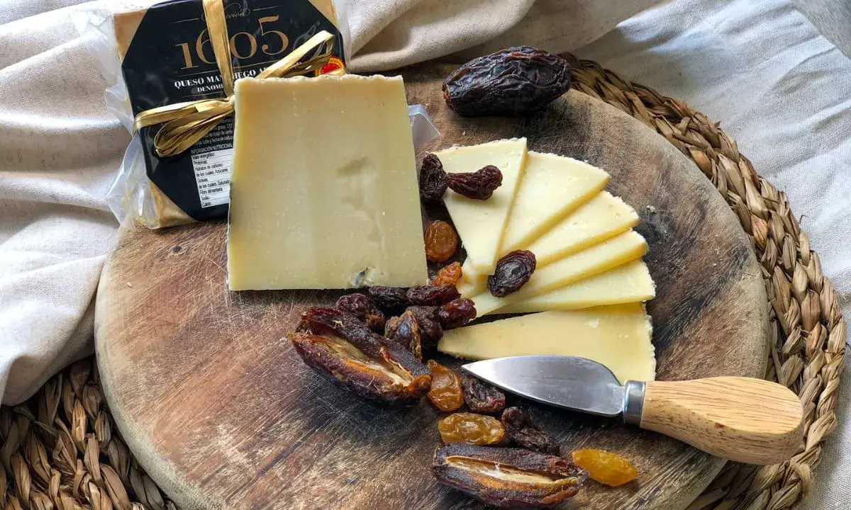 Ser Manchego: Jak rozpoznać oryginał i wybrać idealny smak?