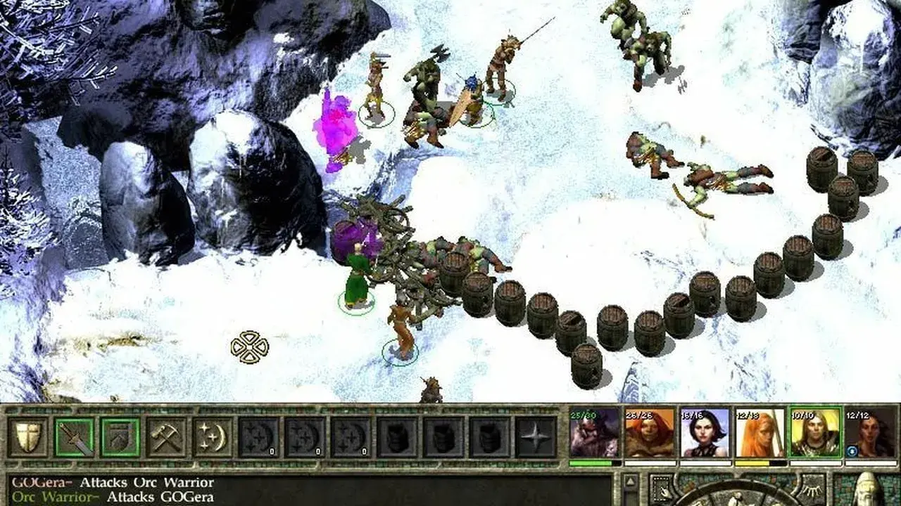 Bitwa w **Icewind Dale 2** na mroźnym pustkowiu. Bohaterowie walczą z orkami, a beczki tworzą strategiczną linię.