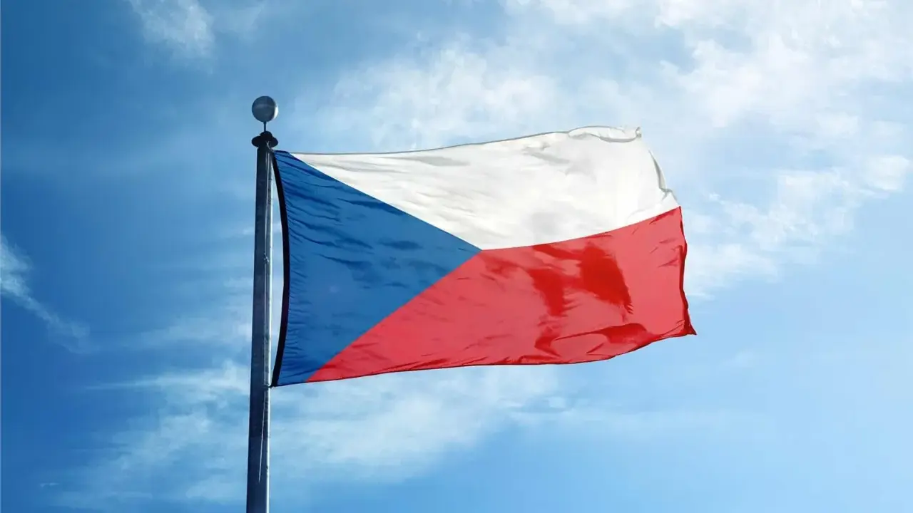 Flaga Czech: Wygląd, symbolika, historia poznaj jej sekrety