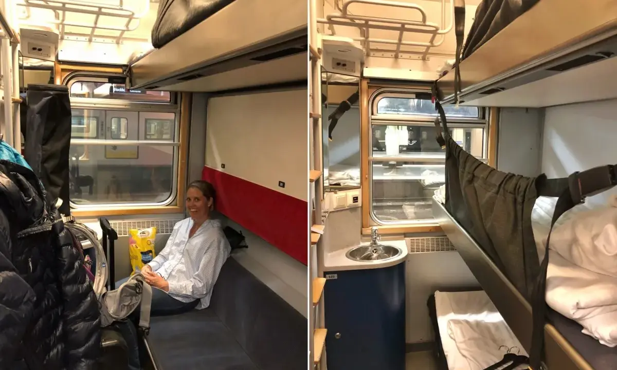 Sovkupé på nattåg till Kiruna. En kvinna sitter på en bänk, omgiven av bagage. Bredvid syns en sängplats med en nedfälld sänghimmel.
