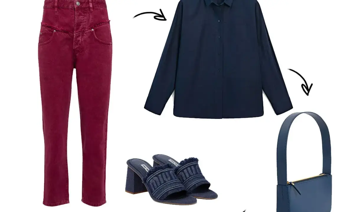 Un outfit bordeaux e blu: jeans scuri, camicia blu, sandali in denim e borsa blu.